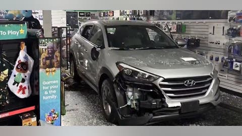 Florida thieves crash SUV into GameStop, flee with over $1,000 in merchandise