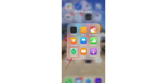 信頼できる友人や家族の iPhone を手に取り、 "<strong>seek</strong>" app. This app is installed on every iPhone.”/></source></source></source></source></picture></div>
<div class=