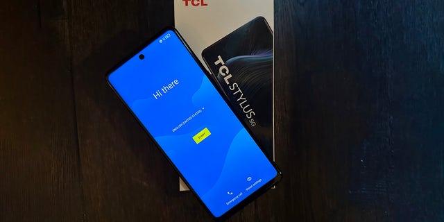 TCL’s first-ever smartphone with a built-in stylus allows you to write down notes, draw images and sign digital forms with the help of user-friendly features.