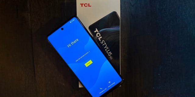 TCL’s first-ever smartphone with a built-in stylus allows you to write down notes, draw images and sign digital forms with the help of user-friendly features.