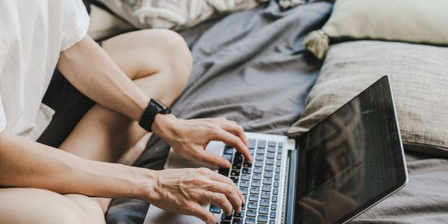 Cookie adalah file teks, yang digunakan untuk mengumpulkan data.