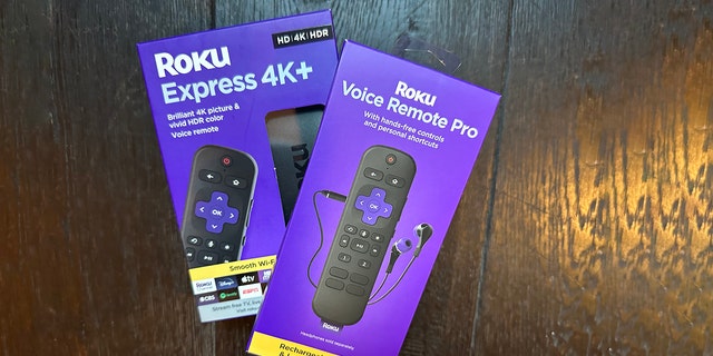 Roku Express 4K+ เสนอการสตรีม 4K ในราคาต่ำกว่า $40  Roku Voice Remote Pro เป็นของขวัญง่ายๆ ในการอัปเกรดเครื่องเล่น Roku หรือ Roku TV