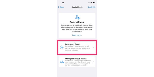 La primera característica a tener en cuenta en Safety Check es el reinicio de emergencia.  Esto está disponible para cualquier persona que desee restablecer de inmediato el acceso para todas las personas y aplicaciones, así como revisar y restablecer todas las configuraciones asociadas con una ID de Apple.