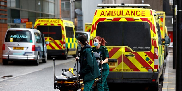 Staff members of the ambulance service move a stretcher away from an ambulance near The Royal London Hospital in London, Britain, December 19, 2022.  (REUTERS/Peter Nicholls)
