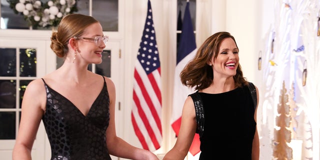 Jennifer Garner and her daughter Violet Affleck arrive for the state dinner at the White House in Washington, D.C. on December 1, 2022.