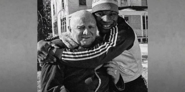 La légende de la boxe Mike Tyson avec son entraîneur et mentor, Cus D'Amato
