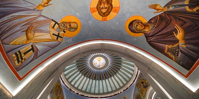 внутри Свято-Николаевского храма h