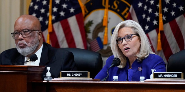 Committee Vice Chair Liz Cheney (Republican, Wyoming) during the final session of the House Select Committee to Investigate the January 6 Attack on the U.S. Capitol on Capitol Hill, Washington, Monday, Dec. 19, 2022. speaks. Committee Chair Benny Thompson, Mr. D, left. 