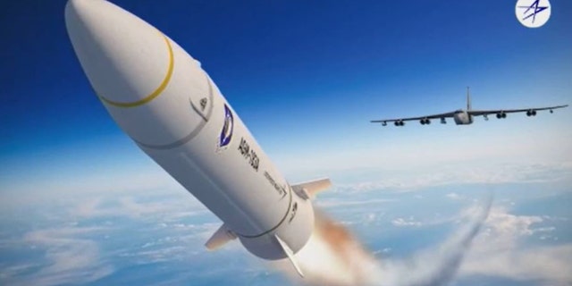 दक्षिणी क्यालिफोर्नियाको तटमा B-52H स्ट्राटोफोर्ट्रेसबाट डिसेम्बर 9, 2022 मिसाइल छोडियो।