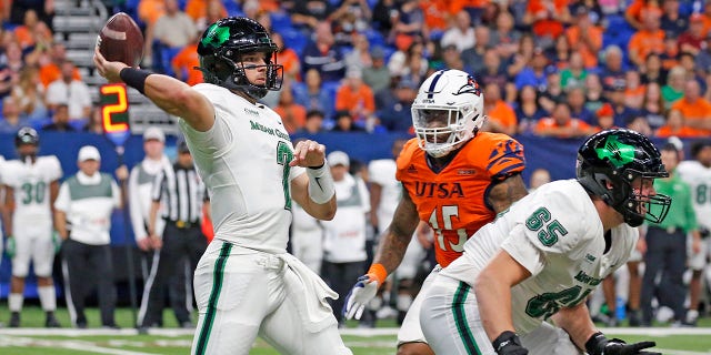 Austin Aune (2) of the North Texas Mean Green throws a touchdown pass in the second half at the Alamodome Oct. 22, 2022, in San Antonio.