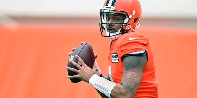 Cleveland Browns quarterback Deshaun Watson looks for a pass during an NFL football practice at the team's training facility on Wednesday, Nov. 30, 2022, in Berea, Ohio.