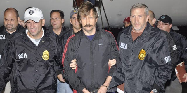 Former Soviet military officer and arms trafficker Viktor Bout, center, deplanes after arriving at Westchester County Airport on Nov. 16, 2010 in White Plains, New York. 