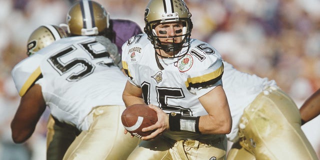 Drew Brees #15, Quarterback for the Purdue University Boilermakers calls the play at the snap against the University of Washington Huskies during the NCAA 87th Rose Bowl college football game on January 1, 2001, at the Rose Bowl Stadium, Pasadena, California, United States. The Washington Huskies won the game  34-24.  