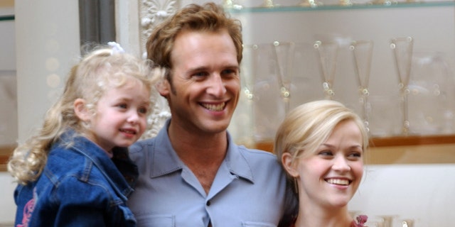 Josh Lucas says he is ready to film a sequel to "Sweet Home Alabama," saying he is waiting for Reese Witherspoon to free up time in her busy schedule. 