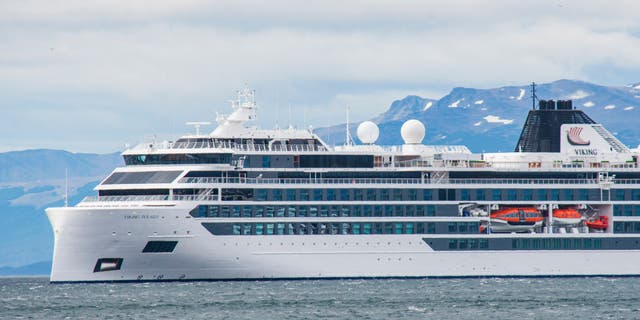 One person was killed and four other passengers were injured when a giant wave broke several panes of glass on a cruise ship sailing in Antarctic waters in a storm on Tuesday. 