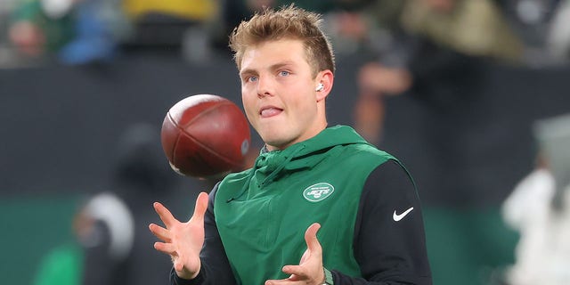 New York Jets quarterback Zach Wilson before a game against the Jacksonville Jaguars on December 22, 2022 at MetLife Stadium in East Rutherford, NJ 