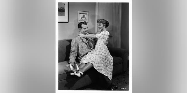 Betty Garrett and Red Skelton sing the woman-pursues-man version of 'Baby, It's Cold Outside' in the 1949 film 'Neptune's Daughter' as their characters Betty Barrett and Jack Spratt.