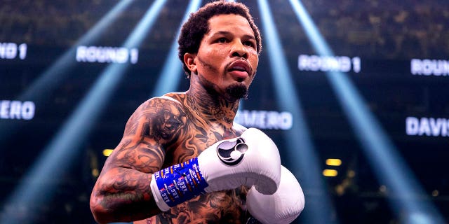 Gervonta Davis en acción contra Rolando Romero durante su pelea por el título mundial de peso ligero de la AMB en Davis en el Barclays Center el 28 de mayo de 2022 en Brooklyn, Nueva York.