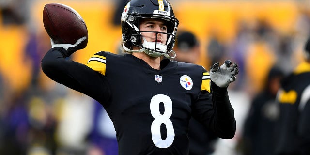 Kenny Pickett warms up before the Baltimore game