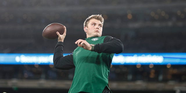 Zach Wilson of the New York Jets warms up before the Jacksonville Jaguars game at MetLife Stadium on Dec.  22, 2022, in East Rutherford, New Jersey.