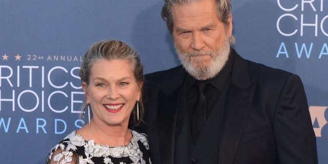 Jeff Bridges and his wife, Susan, attend the 22nd annual Critics' Choice Awards in 2016.
