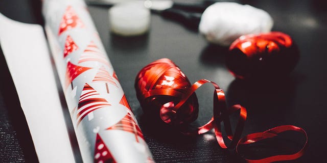 Here's how to wrap your holiday gifts the right way.