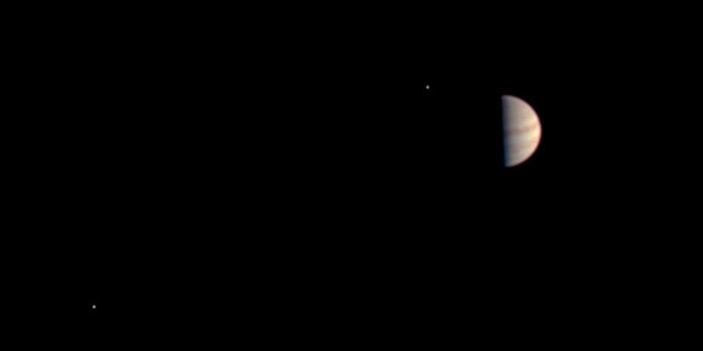 Dit is het laatste beeld dat is vastgelegd door het JunoCam-instrument op NASA's Juno-ruimtevaartuig voordat de Juno-instrumenten werden uitgeschakeld ter voorbereiding op orbitale insertie. 