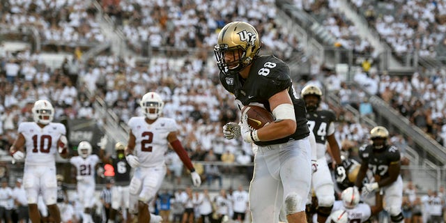 UCF Knights tight end Jake Hescock (88) makes a reception for a touchdown against the Stanford Cardinal during the fourth quarter at Spectrum Stadium in Orlando, Fla., Sept. 14, 2019.