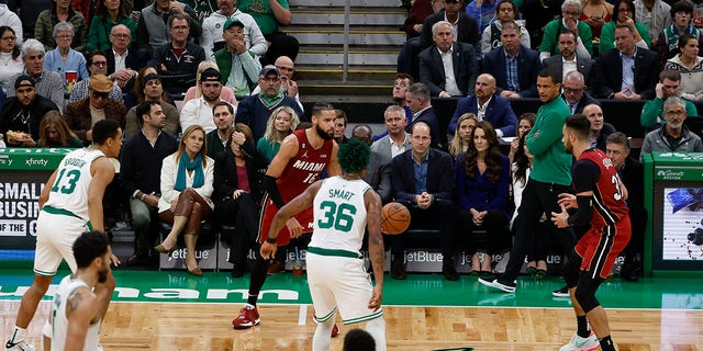 El príncipe William y Kate Middleton ven el partido entre Boston Celtics y Miami Heat en el TD Garden el 30 de noviembre de 2022 en Boston.