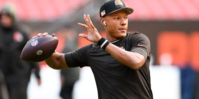 Joshua Dobbs of the Cleveland Browns warms up before a game against the Tampa Bay Buccaneers at FirstEnergy Stadium on November 27, 2022 in Cleveland.