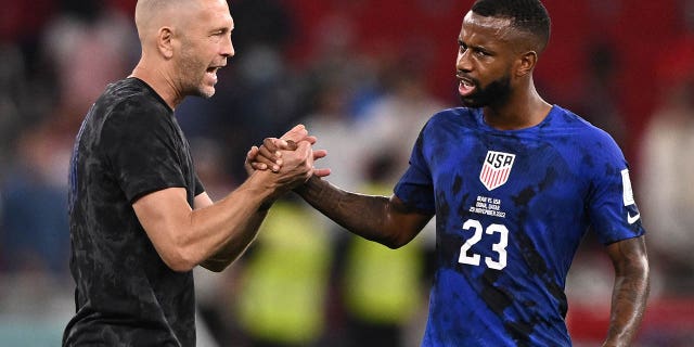 USA coach Greg Berhalter (left) congratulates midfielder Kerrin Perry Acosta at the end of the World Cup Group B match against Iran at Al Thumama Stadium in Doha, Qatar, November 29, 2022. increase.