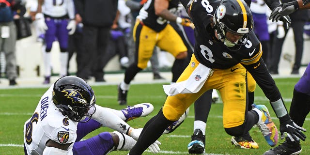 Steelers' Kenny Pickett enters concussion protocol, ruled out for remainder of Ravens game 2 Pittsburgh Steelers quarterback Kenny Pickett (8) is nearly tackled by Baltimore Ravens linebacker Patrick Queen (6) during the first half in Pittsburgh, Sunday, Dec. 11, 2022.