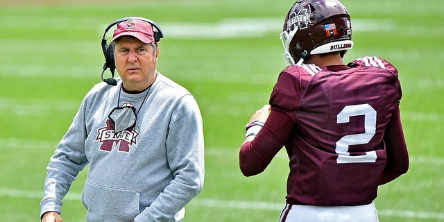 Mississippi State's Mike Leach in critical condition as report sheds light  on health issue | Fox News