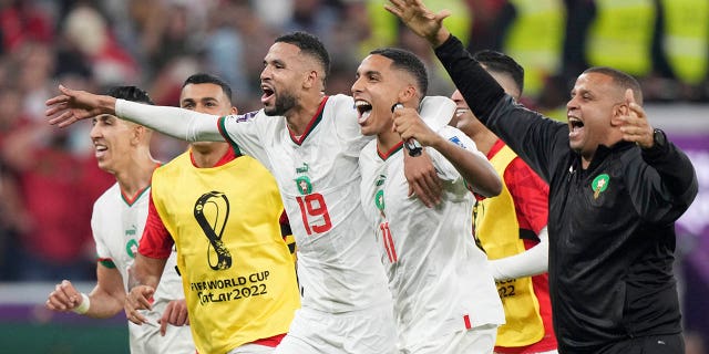 Marruecos celebra después de vencer a Canadá en un partido de la Copa Mundial del Grupo F en el estadio Al Thumama en Doha, Qatar, el jueves 1 de diciembre de 2022.