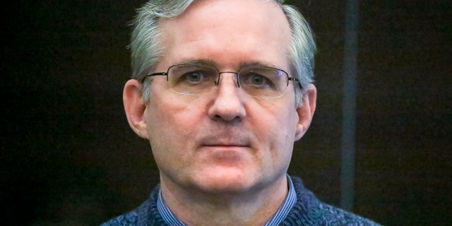Paul Whelan, mantan marinir AS yang ditangkap karena diduga menjadi mata-mata, difoto di ruang sidang di Moskow, Rusia, pada 15 Juni 2020. 