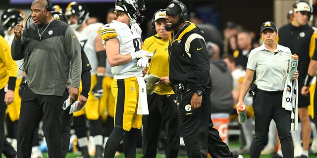 Steelers' Mike Tomlin outlines how Kenny Pickett's concussion played out,  says QB 'was cleared to continue' | Fox News