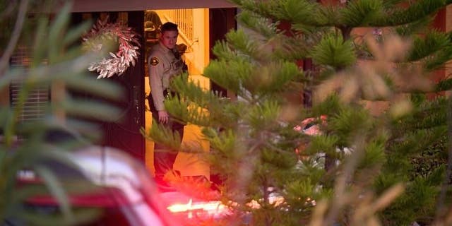 Oficiales de policía en la escena de un intento de robo en San Marcos, CA