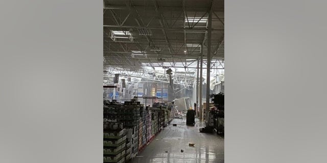 El techo de un Sam's Club se derrumbó. 