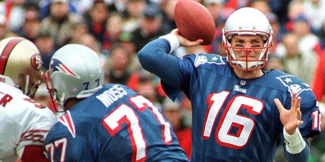 New England Patriots quarterback Scott Zolak (R) prepares to throw a pass in the second quarter of their game with the San Francisco 49ers at Foxboro Stadium.