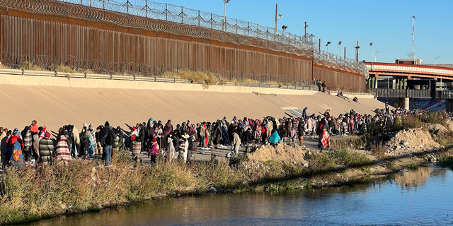 Meer dan duizend migranten wachten op binnenkomst in de Verenigde Staten vanuit Juarez, Mexico.