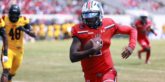 Jackson State quarterback Shedeur Sanders runs in for a touchdown.