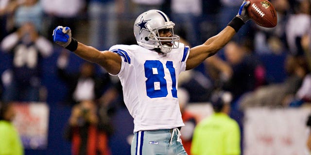 Terrell Owens #81 de los Dallas Cowboys celebra tras anotar un touchdown contra los Seattle Seahawks en el Texas Stadium el 27 de noviembre de 2008 en Irving, Texas.  Los Vaqueros vencieron a los Halcones Marinos 34-9.