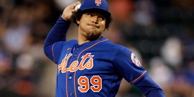 Umdlali we-New York Mets u-Taijuan Walker uphonsa phakathi ne-inning yokuqala yomdlalo we-baseball weqembu ngokumelene ne-Los Angeles Dodger ngo-Aug. 30, 2022, eNew York.