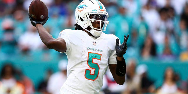 Teddy Bridgewater of the Miami Dolphins throws a pass during a game against the Minnesota Vikings at Hard Rock Stadium on October 16, 2022 in Miami Gardens, Florida. 