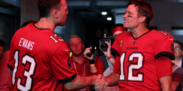 Aaron Judge meets with Tom Brady, #12 of the Tampa Bay Buccaneers.