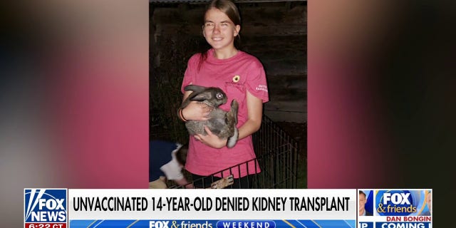 Julia Hicks, o fată de 14 ani, căreia i s-a refuzat un transplant de rinichi pentru că nu a fost vaccinată împotriva Covid-19.