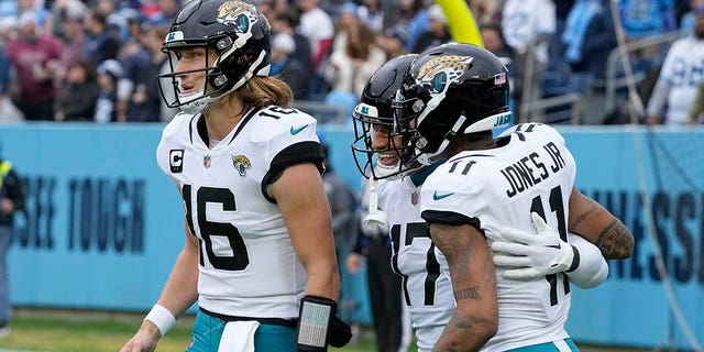 Jaguars Snap Ugly Losing Streak To Titans Behind Trevor Lawrence's 4 ...