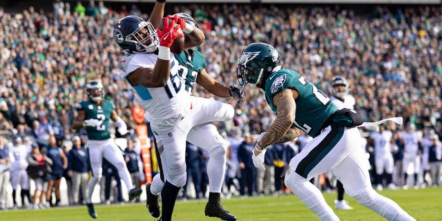Tennessee Titans wide receiver Treylon Burks (16) makes a touchdown catch between Philadelphia Eagles cornerback Josiah Scott (33) and safety Marcus Epps during the first quarter at Lincoln Financial Field in Philadelphia on Dec. 4, 2022.