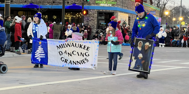 Waukesha Christmas Parade Makes Emotional Return 1 Year After Darrell ...