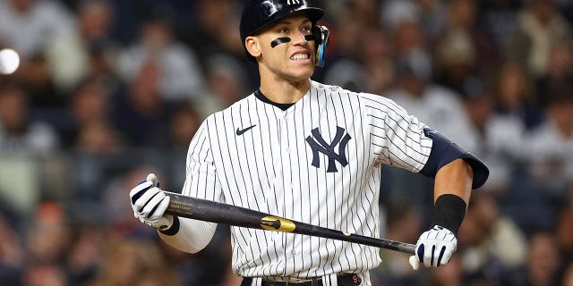 Aaron Judge reacciona después de golpear contra los Astros de Houston durante la Serie de Campeonato de la Liga Americana en el Yankee Stadium el 22 de octubre de 2022 en la ciudad de Nueva York.